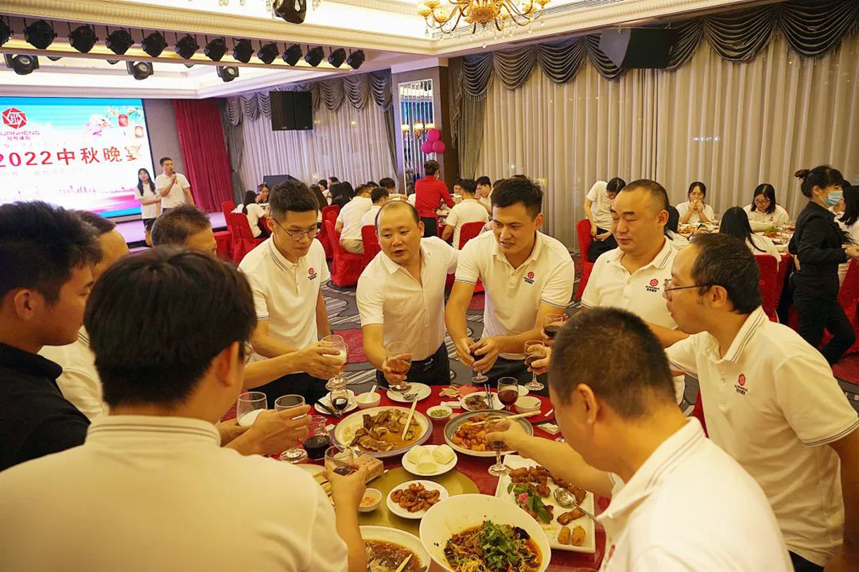 金秋九月、丹桂飄香，溫馨團(tuán)聚、情滿(mǎn)中秋!