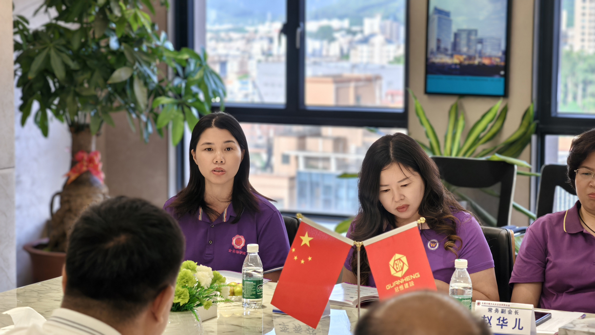 鎮(zhèn)女企業(yè)家聯(lián)合會代表來我司參觀交流