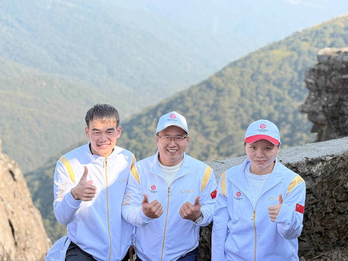 冠恒建設(shè)青委會(huì)，勇攀高峰迎新年！