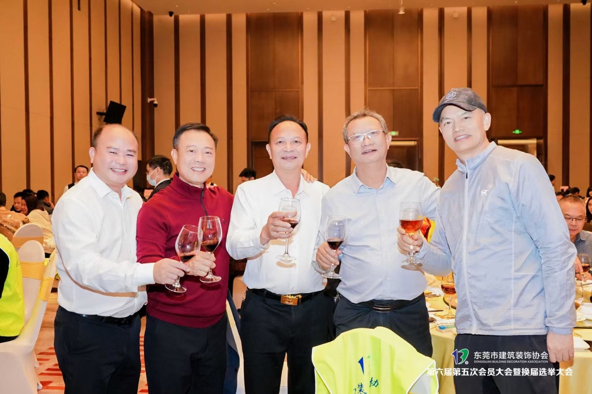 我司鄧董榮任市建筑裝飾協(xié)會會長！