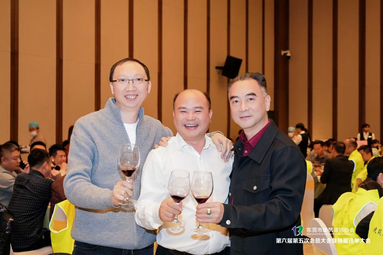 我司鄧董榮任市建筑裝飾協(xié)會會長！